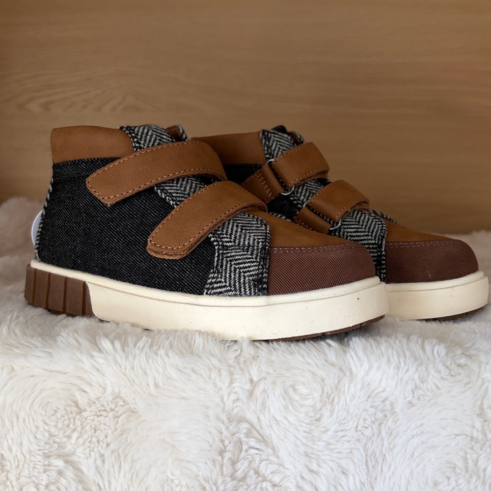 ✨$19✨NWT•Jumping Beans Steffano Toddler Boys Sneaker Boots | Black/Tan | 11